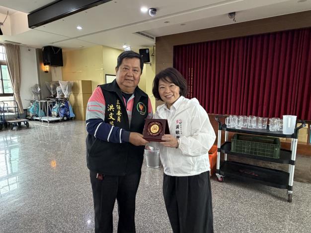 0_嘉義市長黃敏惠率隊至苗栗縣白沙屯拱天宮參拜，力邀「粉紅超跑」再度抵嘉贊境 (2)