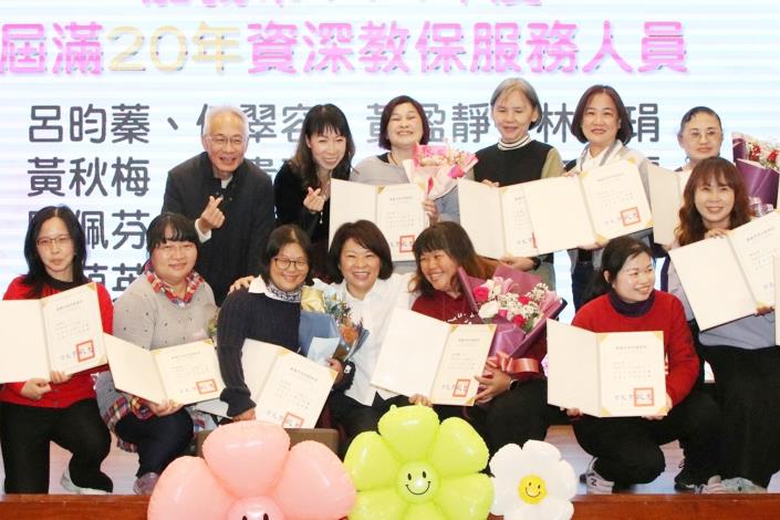 市長黃敏惠頒獎肯定幼教人員用心付出 (7).JPG