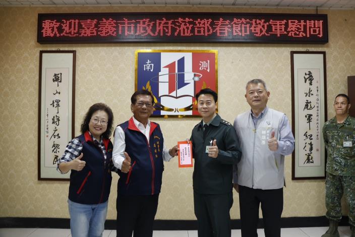 林瑞彥副市長代表率市府團隊以及各社團春節勞軍 (3)