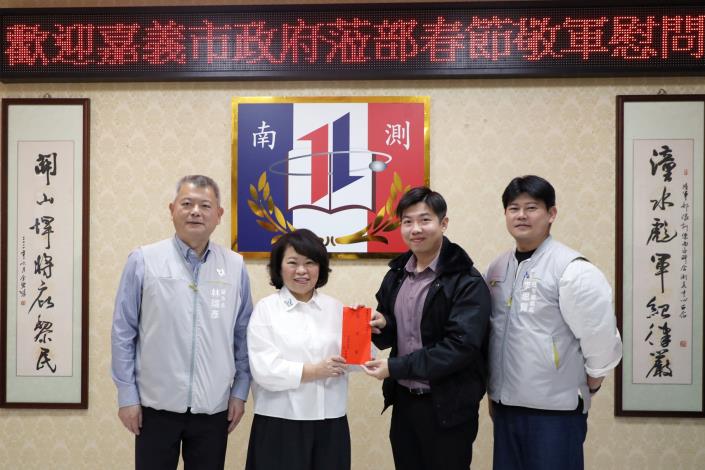 0_黃敏惠市長率市府團隊以及各社團春節勞軍 (9).JPG