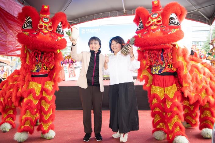 0 黃敏惠市長與劉世芳部長共同祈求動土大吉 工程順利