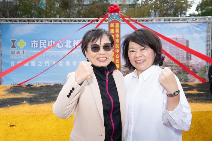 0 黃敏惠市長與劉世芳部長合影