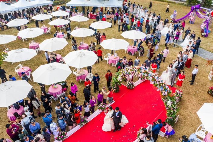 0 嘉義市第44屆市民集團結婚典禮溫馨舉行　46對新人共譜幸福篇章 (1)