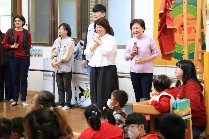 0_黃敏惠市長關懷晨光孩子.JPG