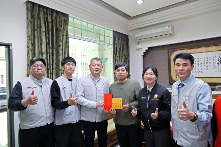 0_嘉義市關懷身心障礙退伍軍人 獻上新春祝福 (2).JPG