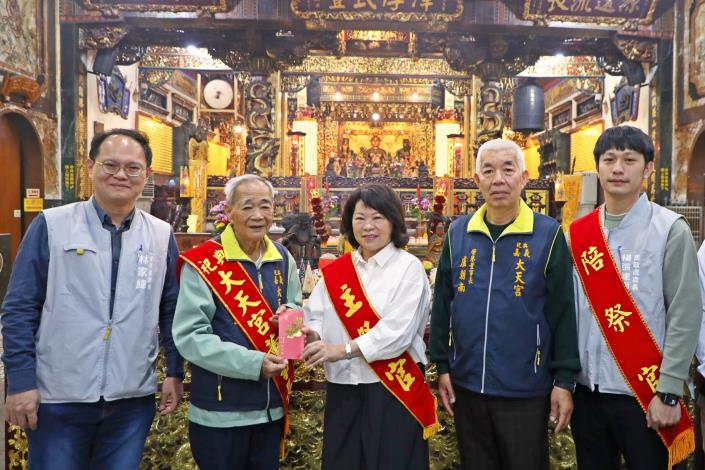 0_嘉邑祀典大天宮丙午年迎春禮 黃敏惠市長為芒神 春牛點睛 (3).JPG