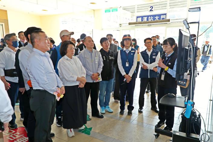 0_黃敏惠市長視察嘉義火車站、先期轉運中心確保春節疏運安全 (3).JPG
