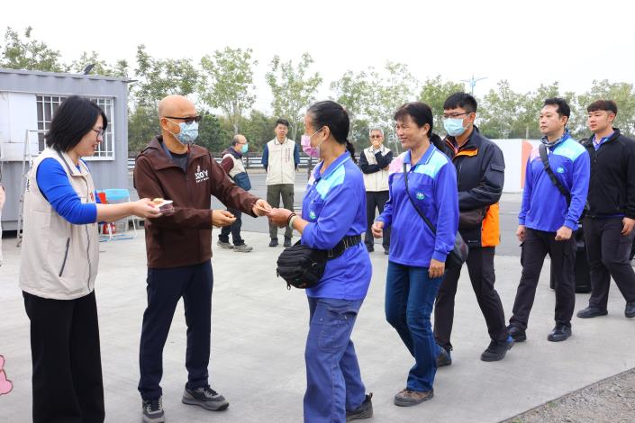 0 陳永豐副市長為所有清潔隊員送上勉勵與祝福 (6).JPG