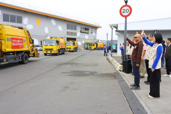 0 陳永豐副市長為所有清潔隊員送上勉勵與祝福 (4).JPG
