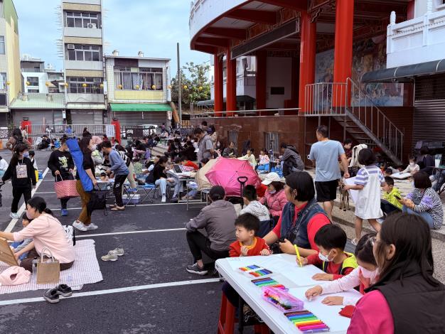 0 九華山地藏庵親子寫生比賽溫馨登場　傳承畫都精神 (1)