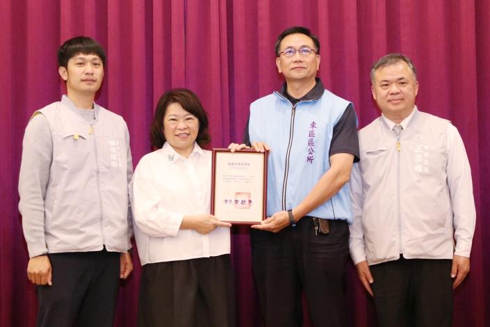 0fb_績優役政人員-市府民政處替代役專責輔導員韋興元、西區區公所李政鴻課員及公所9名里幹事 (17).JPG