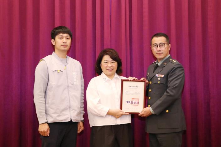 0fb_獎表揚推行兵役業務有功國軍單位人員-王膺傑參謀主任.JPG
