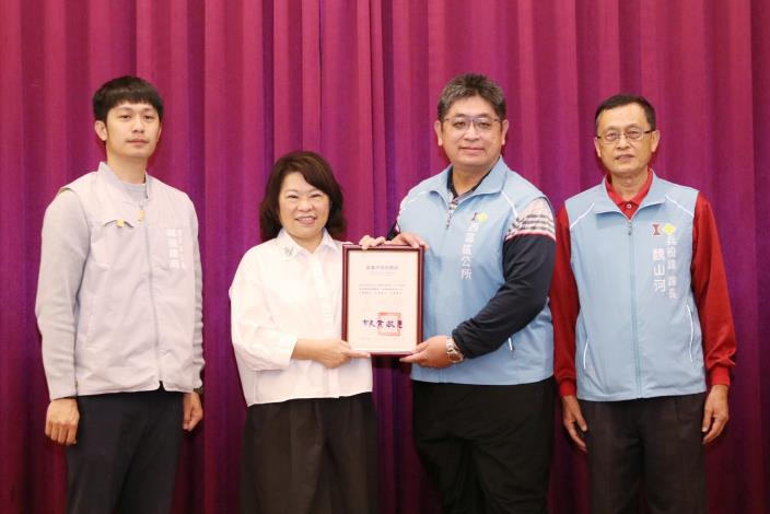 0fb_績優役政人員-市府民政處替代役專責輔導員韋興元、西區區公所李政鴻課員及公所9名里幹事 (14).JPG