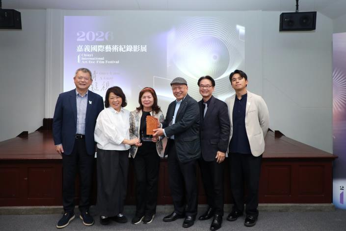 0_黃敏惠市長感謝財團法人台新銀行文化藝術基金會 董事長 鄭家鐘.JPG