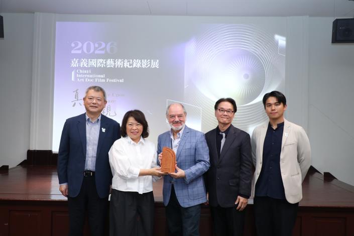 0fb_墨西哥商務簽證文件暨文化辦事處處長  Martin Torres.JPG