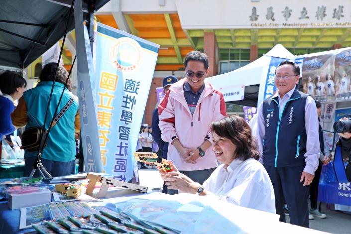 0_現場有多所學校攤位 (2)