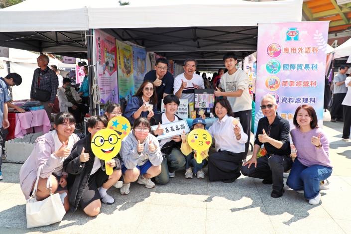 0_現場有多所學校攤位 (3)