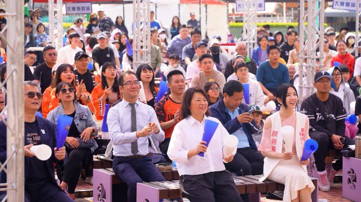 0_中華隊經典賽奪首勝 黃敏惠市長與球迷一齊歡呼 (5)
