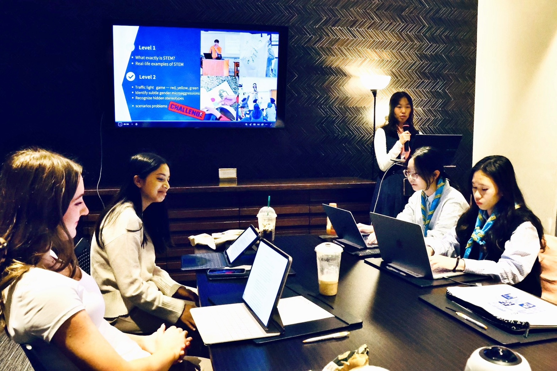 0_黃敏惠市長率隊參與NGO CSW中華民國台灣女童軍平行論壇，並於會議前帶領團隊預先彩排 (3)