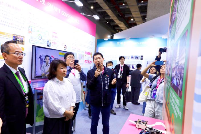 0_黃敏惠市長體驗展館互動亮點 (1)