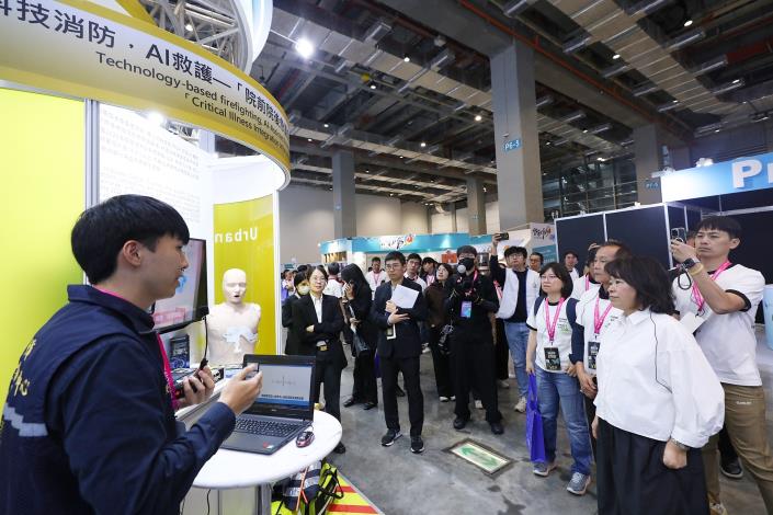 0_黃敏惠市長體驗展館互動亮點 (3)