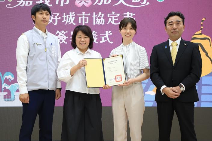 0_黃敏惠市長頒發日諮詢事務顧問證書