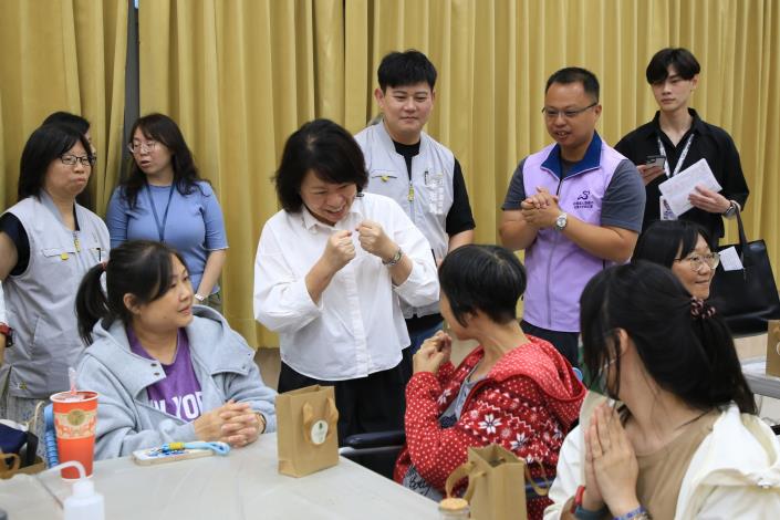0_市長黃敏惠出席勉勵社工們.JPG