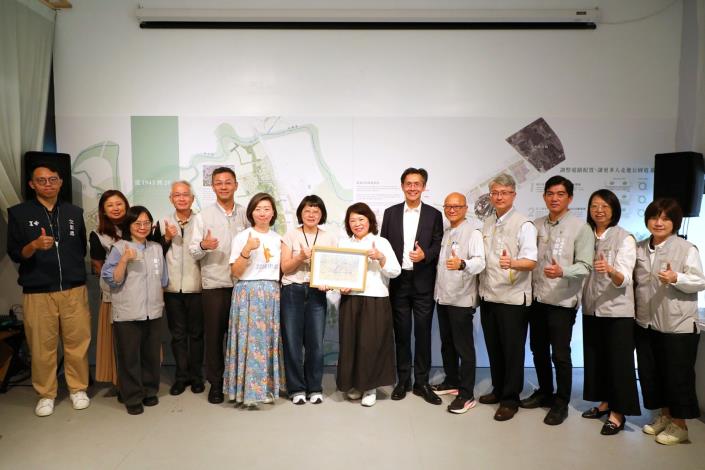 0_西區大發展成果展合影_0