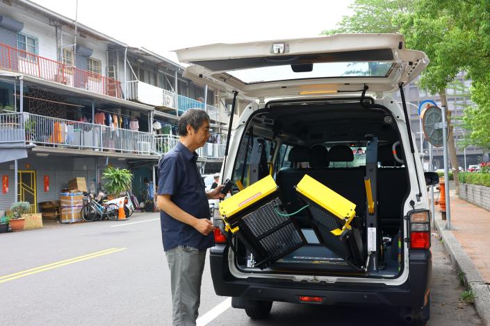 0 長照交通車 (2).JPG