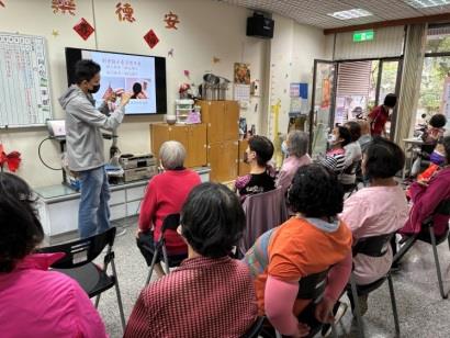 0 市府深入社區 教導長輩正確潔牙方式 (1)_0