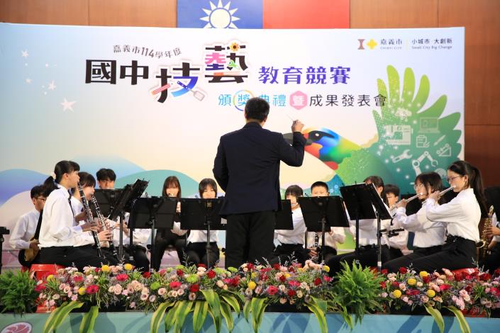 0fb_由民生國中管樂團揭開序幕，該團屢獲全國比賽佳績，更受邀於國際管樂節演出.JPG