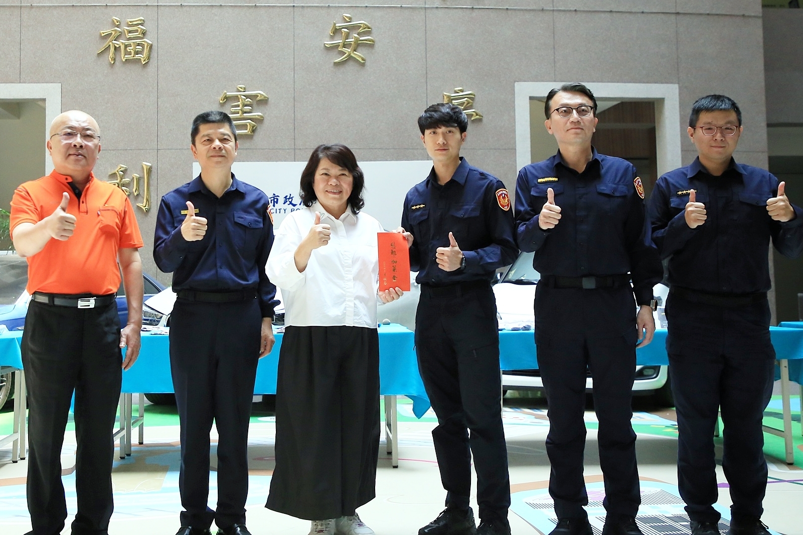 0_黃敏惠市長頒贈慰勉金 (3).JPG