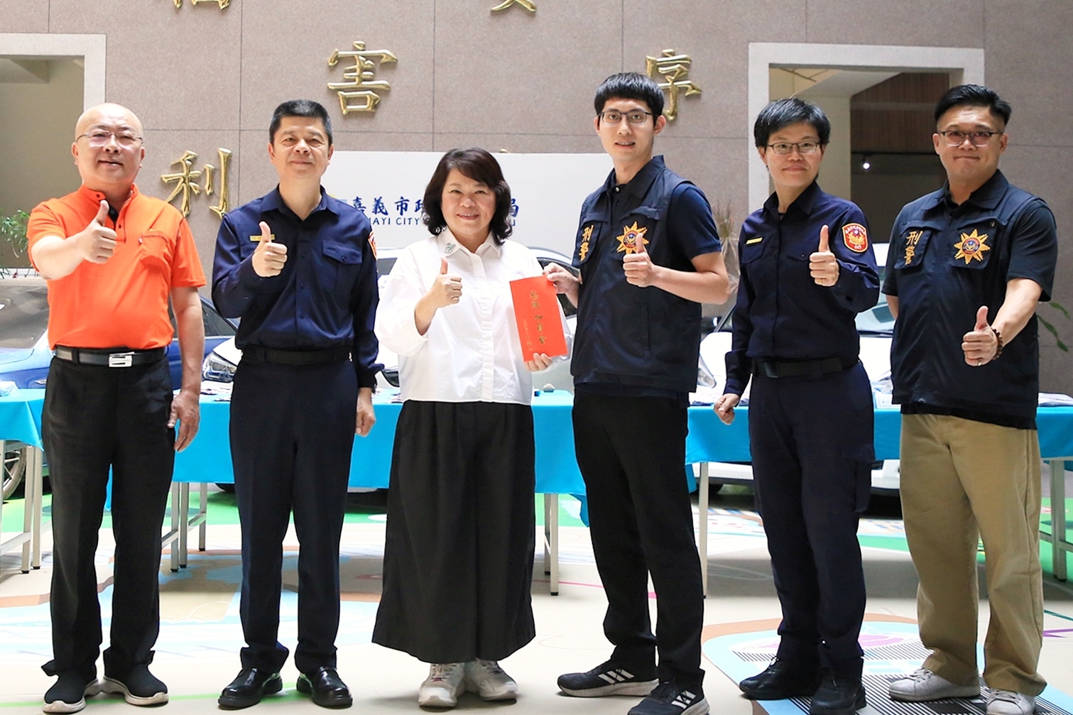 0_黃敏惠市長頒贈慰勉金 (1).JPG