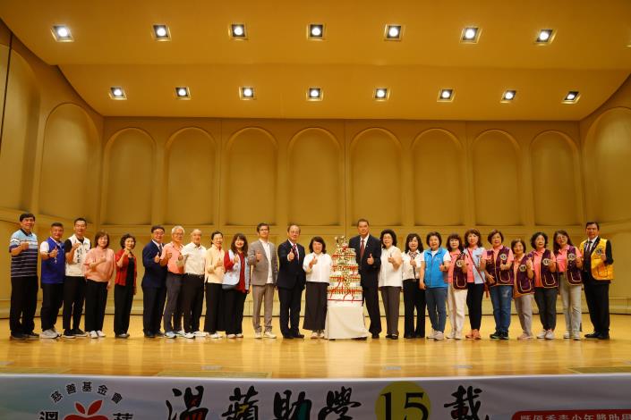 0 黃敏惠市長與各界貴賓共同慶祝溫蘋基金會助學邁入第15年.JPG