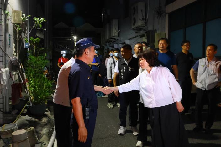 0 黃敏惠市長為第一線警消致上感謝 (2).JPG