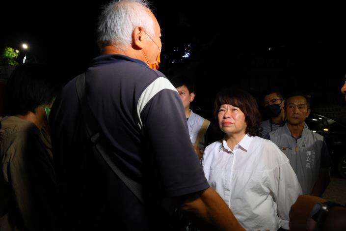 0 黃敏惠市長關心受災住戶親屬.JPG