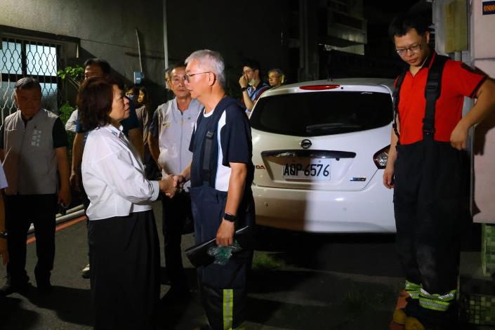 0 黃敏惠市長為第一線警消致上感謝.JPG