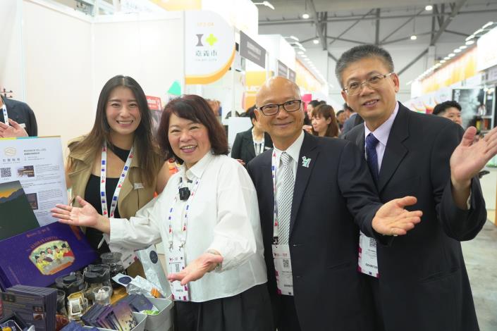 0 黃敏惠市長盛情推薦自超過百家嘉市好店中嚴選的產業嘉義隊.JPG