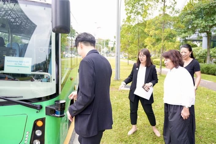 0_黃敏惠市長參訪超級應用數位平臺Grab (1)