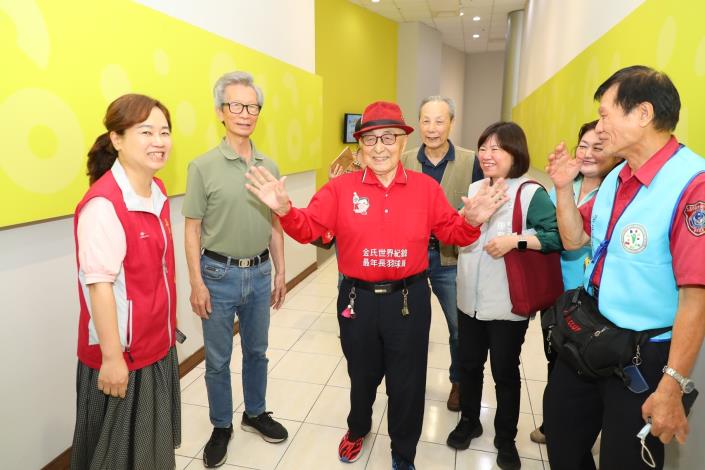 0_ 105 歲金氏世界紀錄保持人、傳奇羽球選手林友茂先生.JPG