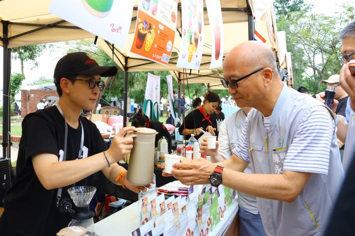0 2026嘉義咖啡節人潮爆滿！　170 品牌齊聚嘉義公園　打造最具風味的城市節慶 (2).JPG