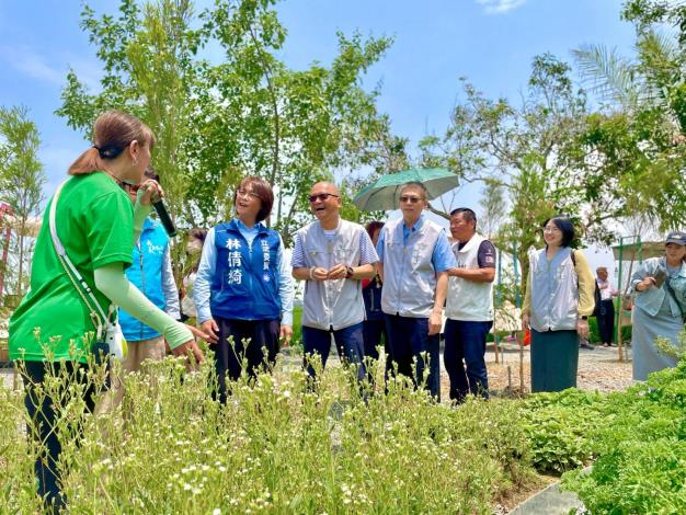 0 陳永豐副市長參觀香草園區