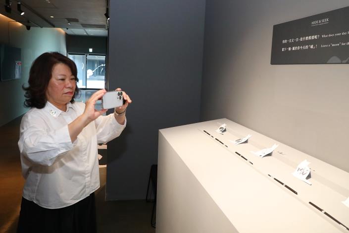 0_嘉義女兒王意淳「躲貓貓」書法個展開幕 黃敏惠市長到場送上鼓勵 (3).JPG
