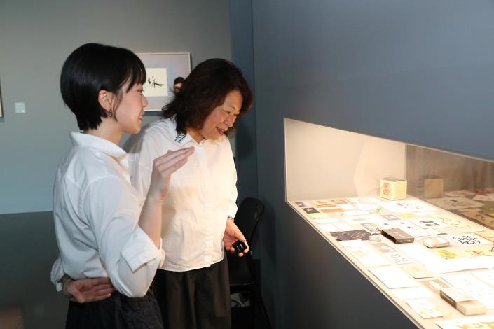 0_嘉義女兒王意淳「躲貓貓」書法個展開幕 黃敏惠市長到場送上鼓勵 (2).JPG
