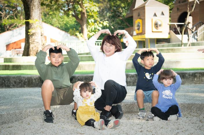 0 母親節溫馨送暖　嘉義市完善婦幼政策成家庭神隊友