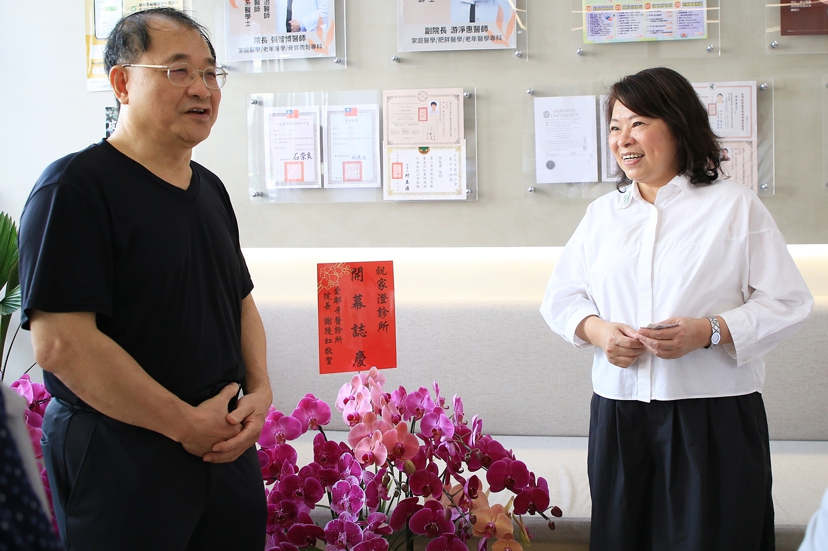 0_黃敏惠市長前往家澄診所致意 (2).JPG