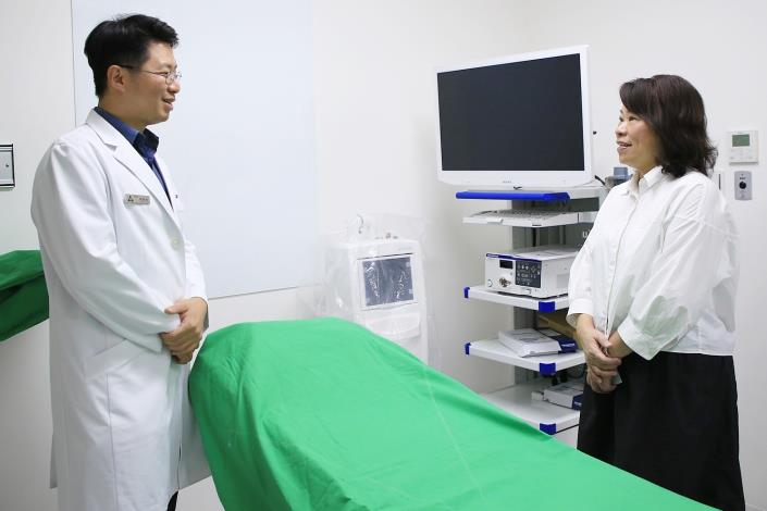 0_黃敏惠市長前往深呼吸診所致意 (1).JPG