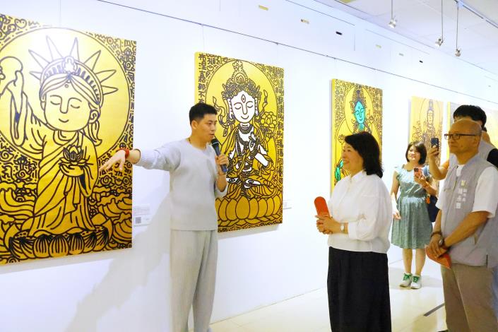 0 黃敏惠市長參觀藝術家吳品諭特展《原來大家都是佛》 (1).JPG