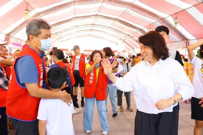 0 創世「築院 1」公益園遊會募集新院經費  黃敏惠市長送上溫暖祝福 (3).JPG
