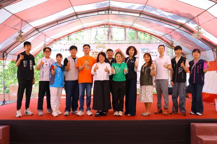 0 創世「築院 1」公益園遊會募集新院經費  黃敏惠市長送上溫暖祝福 (4).JPG